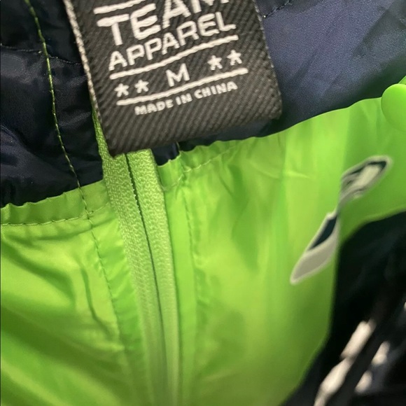 Seattle Seahawks Windbreaker NFL Team Gear Retails for $90 - Picture 7 of 8